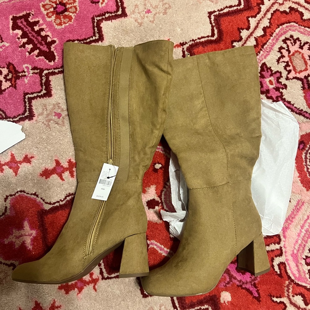 NWT Size 8 Extra Wide Boots